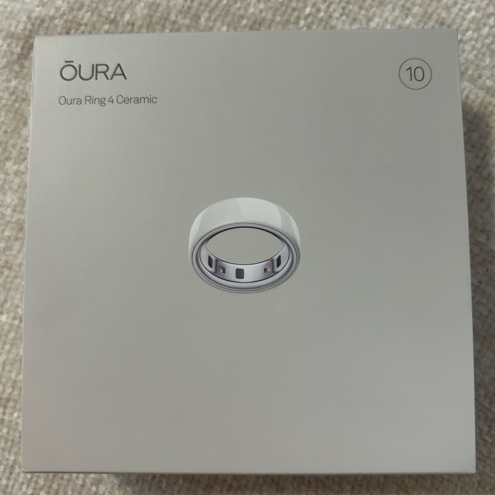 Oura Ring 4 in White Ceramic (Cloud) Size 10